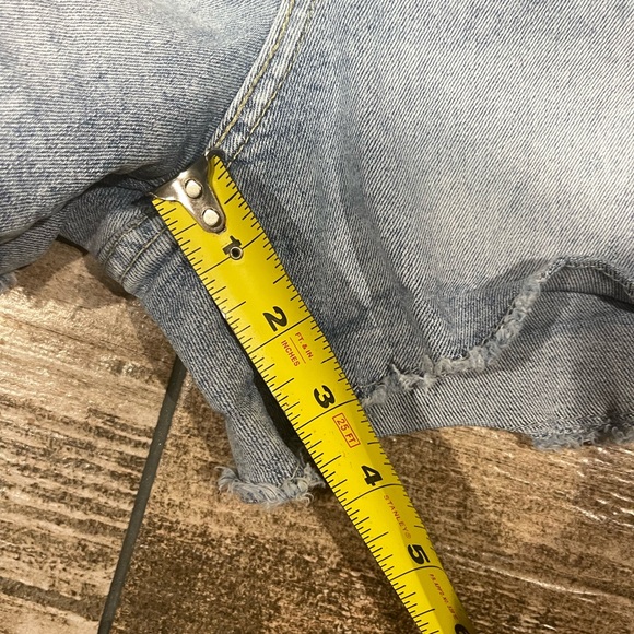 Denizen from Levi’s High-Rise Distressed Shorts Women’s Size 16 - Picture 9 of 9